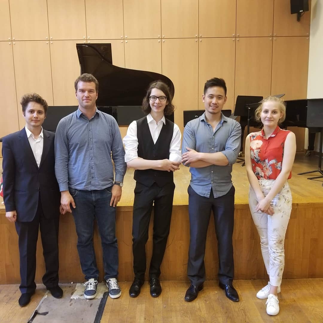 Balról jobbra látható: Stanislav Guminiuk különdíjas, Kiss Márton, jobbról a második Andrew Yang. 