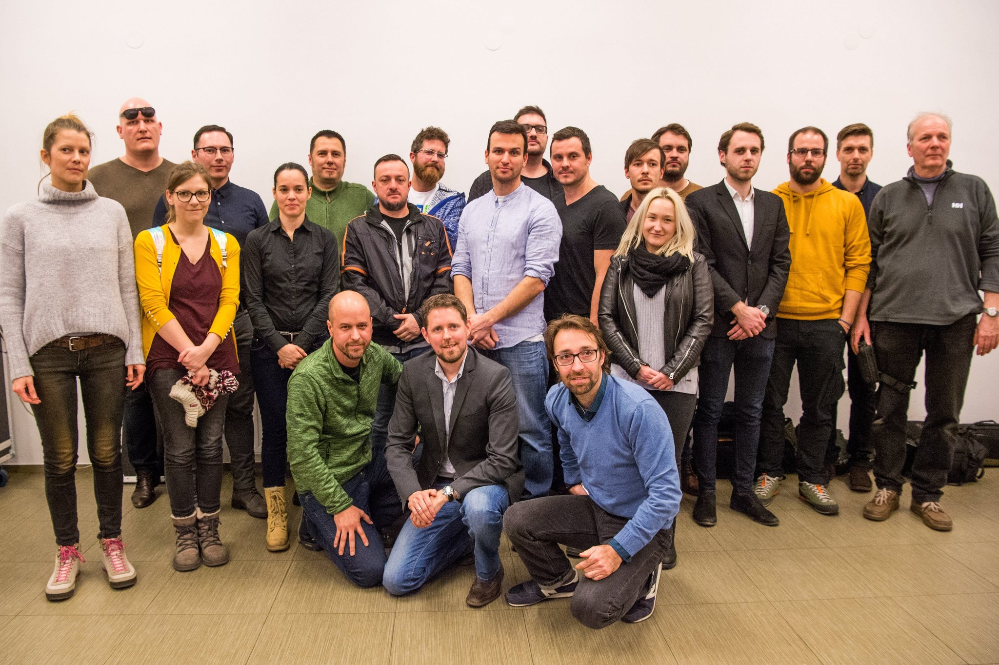 A 36. Magyar Sajtófotó Pályázat díjazottjai az eredményeket ismertető sajtótájékoztatón a Magyar Újságírók Országos Szövetsége (MÚOSZ) budapesti székházában 2018. január 29-én. A hátsó sorban (b-j) Török János (Délmagyarország), Somorjai Balázs (szabadfoglalkozású), Kerekes M. István (szabadfoglalkozású), Derencsényi István (Hajdú-Bihari Napló), Csudai Sándor (Origo), Polyák Attila (Origo) és Kurucz Árpád (Magyar Idők). Előttük (b-j) Ajpek Orsolya (Index), Boncsér Orsolya (szabadfoglalkozású), Balázs Imola, Illyés Tibor (MTI/MTVA), Végh László (Magyar Nemzet Magazin), Bődey János (Index.hu), Rakó Alex (szabadfoglalkozású), Varga Dzsenifer (szabadfoglalkozású), Ficsor Márton (Magyar Hírlap), Mónus Márton (MTI/MTVA), Teknős Miklós (Magyar Idők), Elöl (b-j) Urbán Ádám (szabadfoglalkozású), Móricz-Sabján Simon (Világgazdaság), Bácsi Róbert László (szabadfoglalkozású). MTI Fotó: Balogh Zoltán 