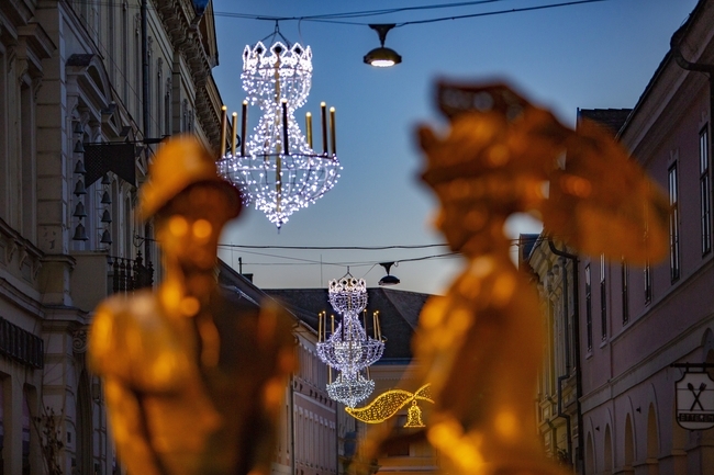 Ünnepi fények a nagykanizsai Ady Endre utcában karácsony második napján, 2019. december 26-án. MTI/Varga György 