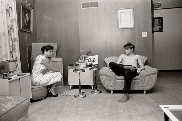 Elvis középiskolai barátnőjével, Barbara Hearn-nel - Fotó: vanityfair.com