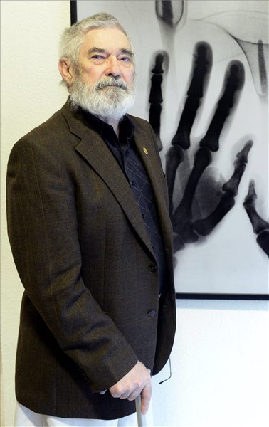 Életének 87. évében, 2017. november 5-én elhunyt Balla Demeter Kossuth- és Balázs Béla-díjas fotográfus, a nemzet művésze. A felvétel az Országgyűlés volt elnökével, Mandur Lászlóval közös fotókiállításának megnyitóján készült a budapesti Próféta Galériában 2014. április 24-én. MTI Fotó: Soós Lajos 