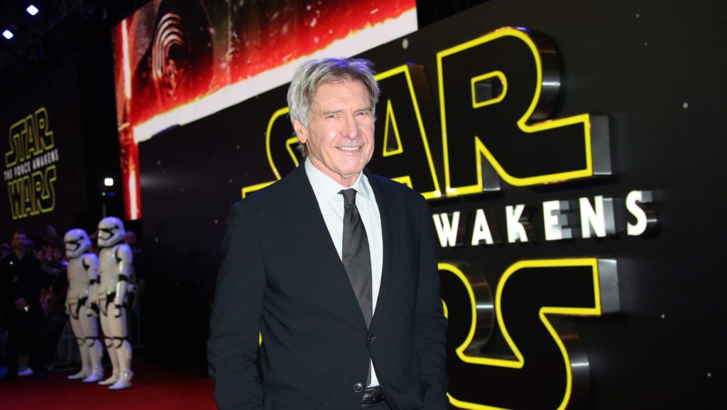 Harrison Ford amerikai színész érkezik a Star Wars – Az ébredő Erő (Star Wars – The Force Awakens) című filmjének nagy-britanniai premierjére Londonban 2015. december 16-án. (MTI/AP/Invision/Joel Ryan)