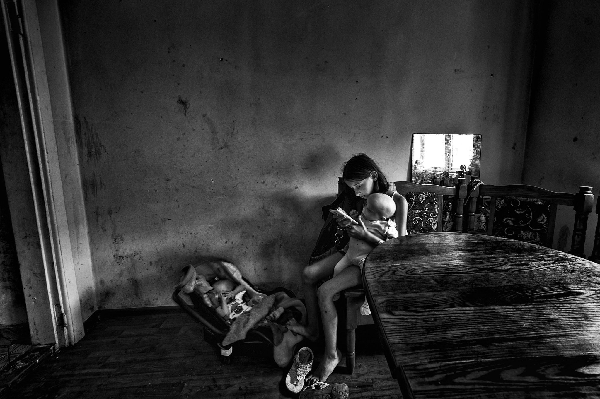 Balassa László szabadfoglalkozású fotóriporter Csend című felvétele. A kilencgyermekes kárpátaljai család legidősebb gyermekét és két kistestvérét ábrázoló kép első díjat nyert társadalomábrázolás, dokumentarista fotográfia kategóriában a 36. Magyar Sajtófotó Pályázaton 2018. január 28-án. MTI Fotó: Balassa László 