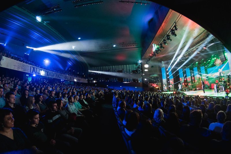 Red Bull Pilvaker 2016: két teltház Red Bull Pilvaker 2016 © Somay Márk