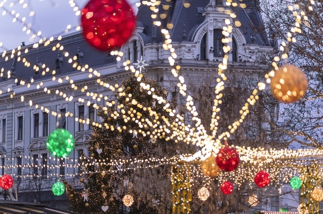 Ünnepi fények a nyíregyházi Kossuth téren karácsony második napján, 2019. december 26-án. MTI/Balázs Attila 