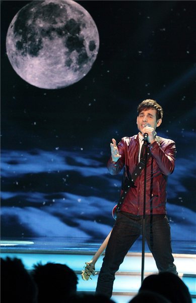 Rácz Gergő énekel a Magyar Televízió A Dal című műsorának első középdöntőjében, az M1 stúdiójában 2013. február 23-án. A műsorsorozat győztese képviselheti Magyarországot a 2013-as Eurovíziós Dalfesztiválon. MTI Fotó: Gálos Mihály Samu