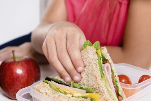 Fotó: http://www.csaladivilag.hu/upload/41/article/1306/tizorai-es-uzsonna.jpg 