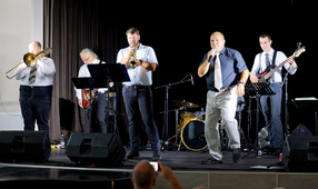 Szélső székek presszingje - Big Mouse Band jubileumi koncert Csepregen