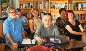 Íme, egy AI-szignó Bonyhádi Károly Signo című könyvének bemutatójáról