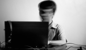 Privát üzenetek szűrését hosszabbítaná meg az EU, újra fellángolt a Chat Control körüli vita