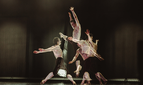 Thália elégedetten csettint - Megérkeztek a Művészetek Völgye színházi programjai